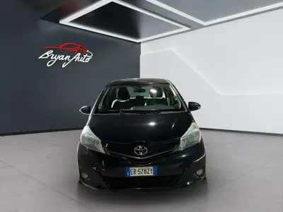 Usata Toyota Yaris Active 89 CV (65 kW) 2013 Nero Utilitaria