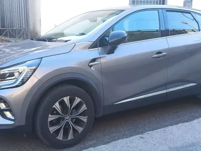 Usata Renault Captur Techno 101 CV (74 kW) 2023 Grigio SUV