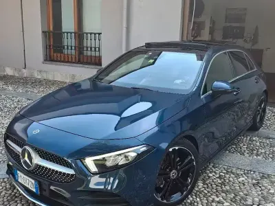 Usata Mercedes A200 163 CV (119 kW) 2019 Blu Berlina