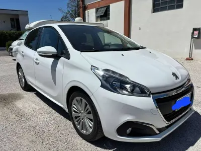 Usata Peugeot 208 Allure 75 CV (55 kW) 2017 Bianco Utilitaria