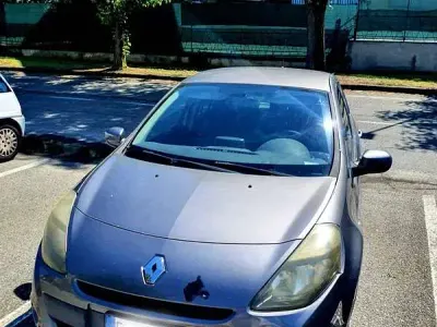 Usata Renault Clio III Dynamique 75 CV (55 kW) 2011 Argento Berlina