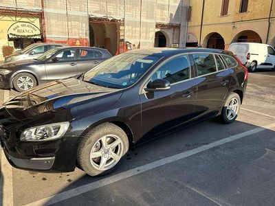 Usata Volvo V60 Kinetic 120 CV (88 kW) 2018 Nero Station wagon