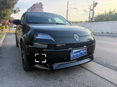 Usata Renault 5 E-Tech Komfort 77 kW (106 CV) 2025 Nero Berlina