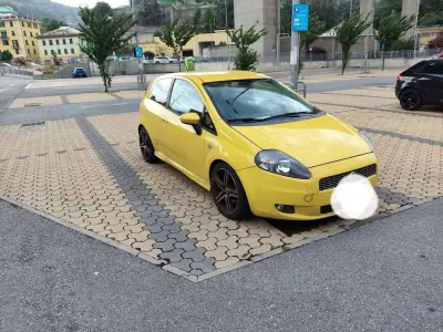 Usata Fiat Grande Punto Sport 90 CV (66 kW) 2008 Giallo Utilitaria