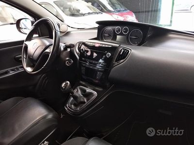 Usata Lancia Ypsilon 95 CV (69 kW) 2013 Rosso Utilitaria