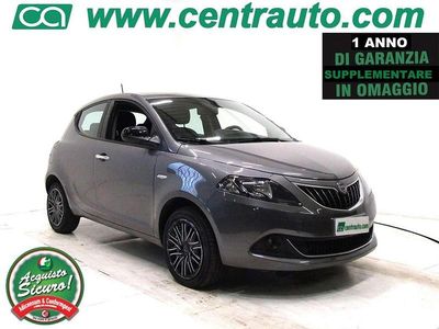Usata Lancia Ypsilon Gold 69 CV (50 kW) 2022 Grigio scuro Utilitaria