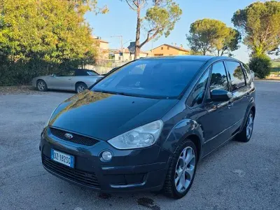 Usata Ford S-MAX Titanium 140 CV (102 kW) 2009 Grigio Monovolume