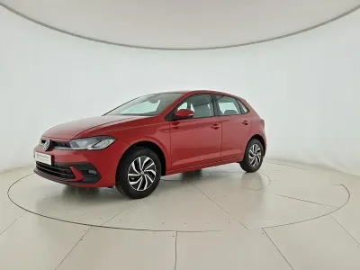 Usata VW Polo Life 80 CV (58 kW) 2023 Kings red metallizzato Utilitaria