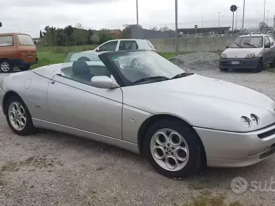 Usata Alfa Romeo Spider 144 CV (105 kW) 1999 Grigio Cabrio