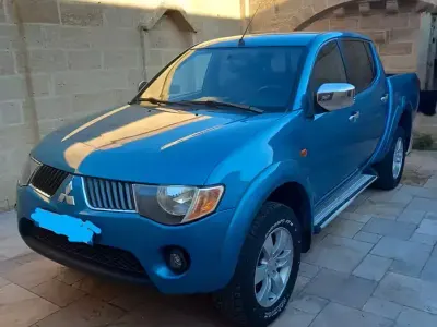 Usata Mitsubishi L 167 CV (122 kW) 2007 Blu SUV