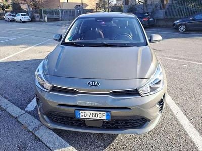 Usata Kia Rio Style 101 CV (74 kW) 2020 Verde Berlina