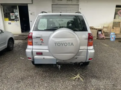 Usata Toyota RAV4 116 CV (85 kW) 2003 Grigio SUV