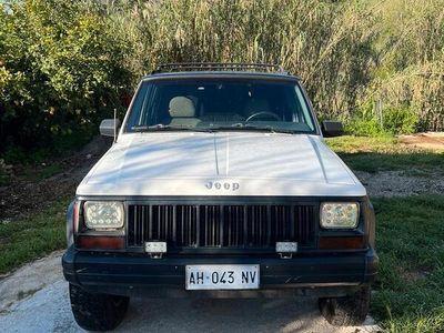 usata Jeep Cherokee 4x4 2.5 turbo Diesel iscritta asi