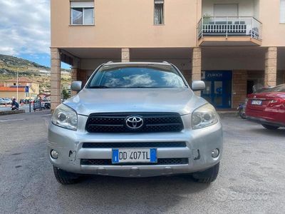Usata Toyota RAV4 136 CV (100 kW) 2006 Grigio Berlina