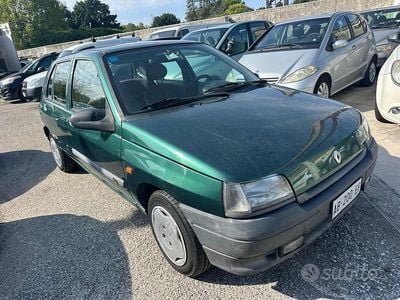 Usata Renault Clio 54 CV (39 kW) 1994 Verde Berlina