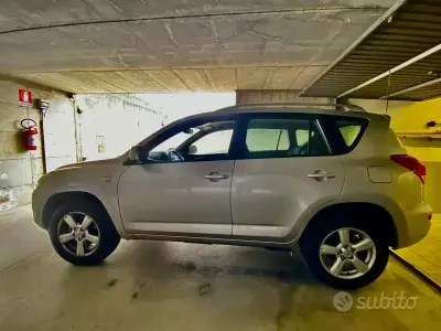 Usata Toyota RAV4 136 CV (100 kW) 2006 Grigio SUV