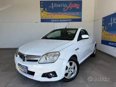 Usata Opel Tigra Sport 69 CV (50 kW) 2005 Bianco Cabrio