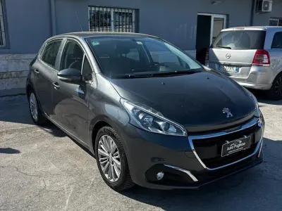 Usata Peugeot 208 Allure 82 CV (60 kW) 2016 Grigio Utilitaria