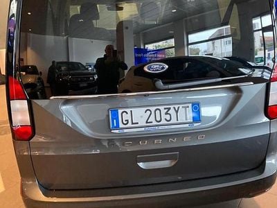 Begagnad Ford Tourneo 114 HK (83 kW) 2022 Grå Minibuss