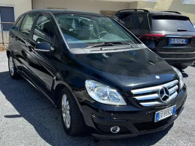 Usata Mercedes B180 Executive 109 CV (80 kW) 2011 Nero Utilitaria