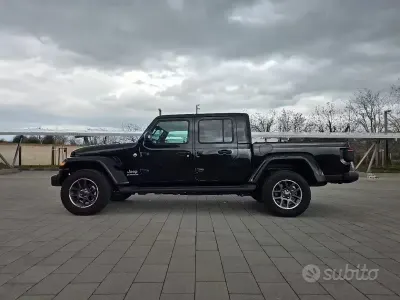 Usata Jeep Gladiator Overland 264 CV (194 kW) 2023 Nero Pick-up