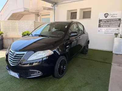 Usata Lancia Ypsilon Silver 80 CV (58 kW) 2013 Nero Utilitaria
