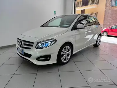 Usata Mercedes B180 109 CV (80 kW) 2017 Bianco Utilitaria