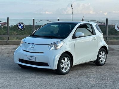 Usata Toyota iQ Lounge 68 CV (50 kW) 2011 Bianco Utilitaria