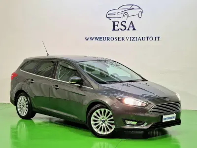 Begagnad Ford Focus Titanium 120 HK (88 kW) 2015 Grå Kombi