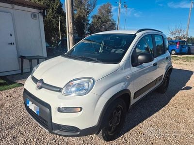 Usata Fiat Panda 4x4 S 84 CV (61 kW) 2019 Bianco Utilitaria