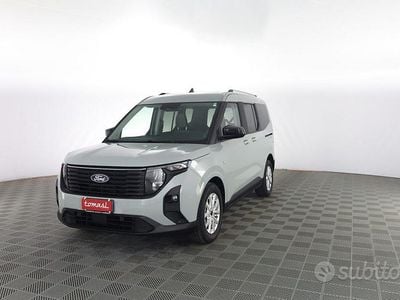 Usata Ford Tourneo Courier Titanium 124 CV (91 kW) 2025 Cactus grey Monovolume