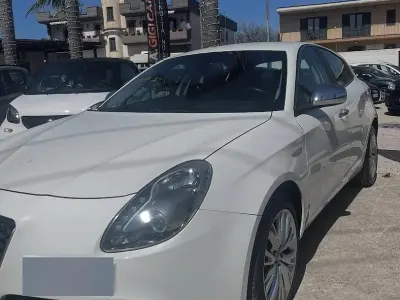 Usata Alfa Romeo Giulietta 105 CV (77 kW) 2010 Bianco Utilitaria