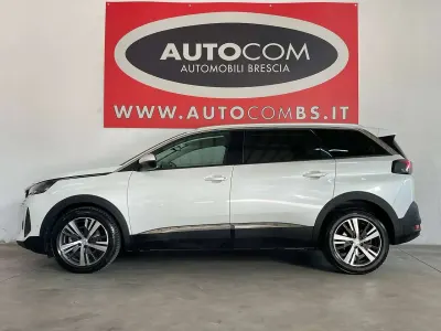 Usata Peugeot 5008 Allure 131 CV (96 kW) 2021 Perlato SUV