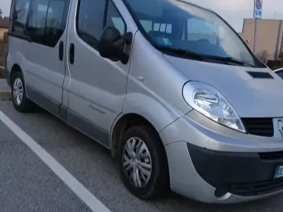 Usata Renault Trafic 80 CV (58 kW) 2008 Grigio Monovolume