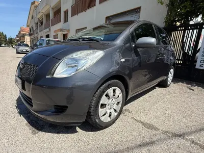 Occasion Toyota Yaris 69 ch (50 kW) 2008 Gris Citadine