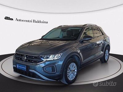 Usata VW T-Roc Life 110 CV (80 kW) 2022 Grigio indyum SUV