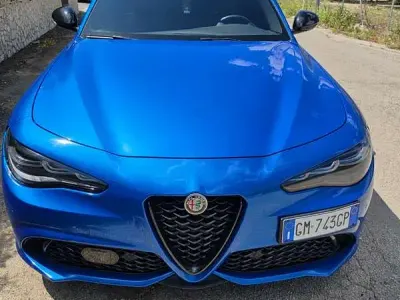 Usata Alfa Romeo Giulia Competizione 211 CV (155 kW) 2023 Blu/azzurro Berlina