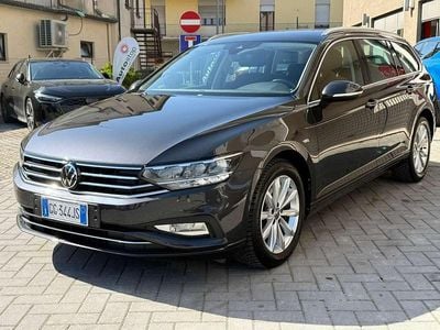 Usata VW Passat Business 122 CV (89 kW) 2021 Grigio Station wagon