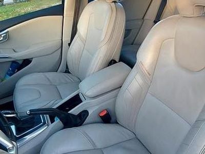 Usata Volvo V40 Ocean Race 120 CV (88 kW) 2015 Blu Utilitaria