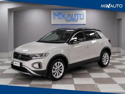 Usata VW T-Roc Life 150 CV (110 kW) 2023 Grigio SUV
