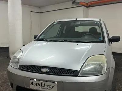 Usata Ford Fiesta 80 CV (58 kW) 2003 Grigio Utilitaria