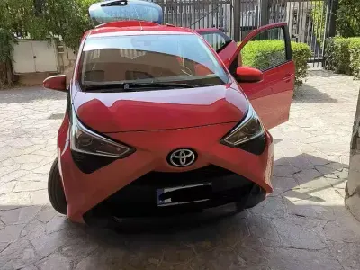 Usata Toyota Aygo 72 CV (52 kW) 2019 Rosso Utilitaria