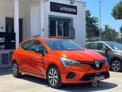 Usata Renault Clio V Equilibre 94 CV (69 kW) 2023 Arancione Berlina
