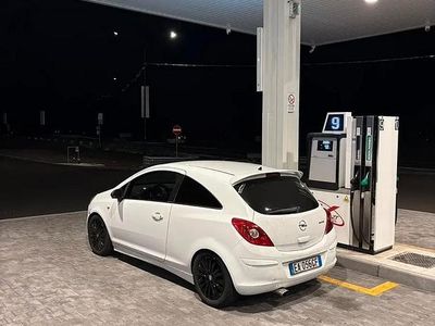 Usata Opel Corsa 75 CV (55 kW) 2010 Bianco Utilitaria