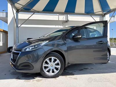 Usata Peugeot 208 Active 75 CV (55 kW) 2016 Grigio Utilitaria