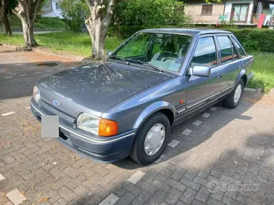 Usata Ford Escort 73 CV (53 kW) 1991 Grigio Berlina