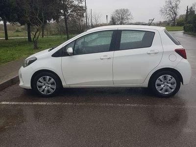 Usata Toyota Yaris Cool 90 CV (66 kW) 2015 Utilitaria