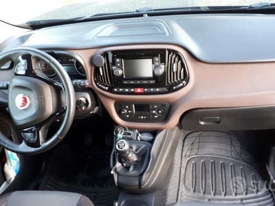 Usata Fiat Doblò Trekking 120 CV (88 kW) 2017 Marrone Monovolume