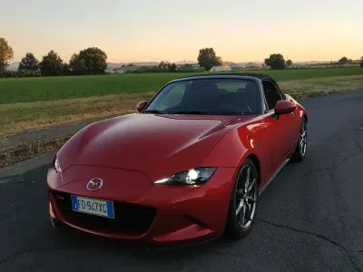 Usata Mazda MX5 160 CV (117 kW) 2016 Rosso Cabrio