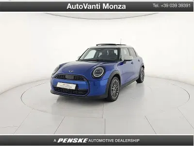 Usata Mini Cooper Classic 114 kW (156 CV) 2025 Blu/azzurro Utilitaria